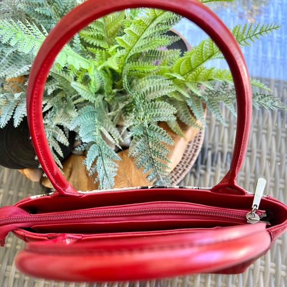 Medium Y2K Graphic Handbag - Picture 5 of 6